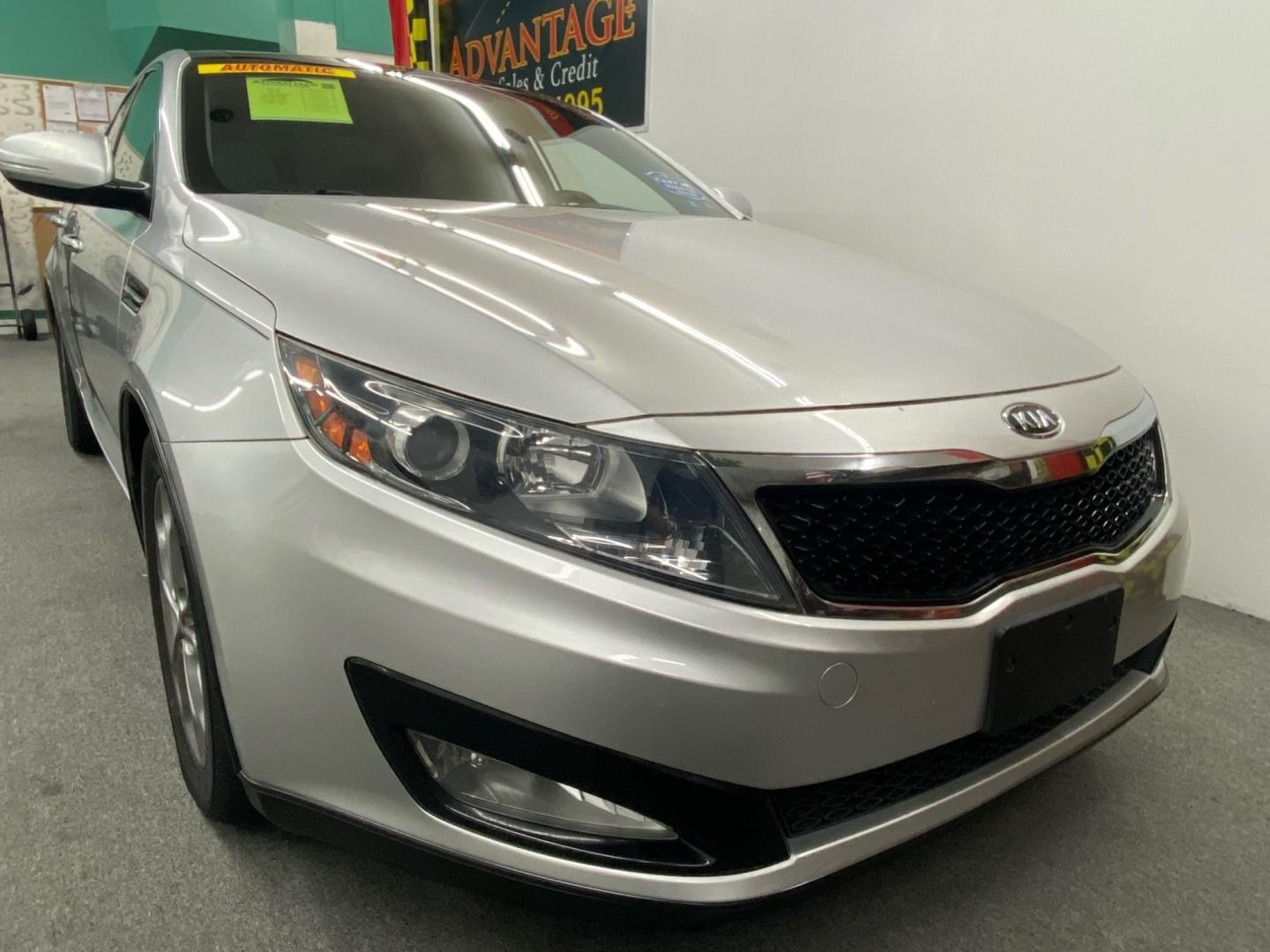 2011 SILVER /Gray Kia Optima EX (KNAGN4A78B5) with an 2.4L L4 DOHC 16V engine, 6-Speed Automatic transmission, located at 533 S West End Blvd., Quakertown, PA, 18951, (877) 257-4995, 40.343994, -75.303604 - Photo#2